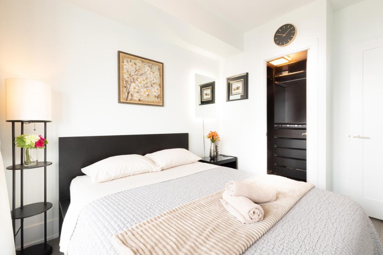 Bright Condo In The Heart Of Toronto Exterior foto