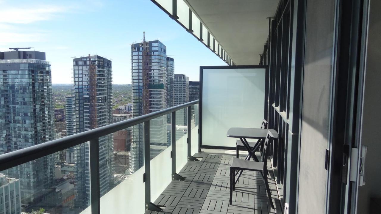 Bright Condo In The Heart Of Toronto Exterior foto
