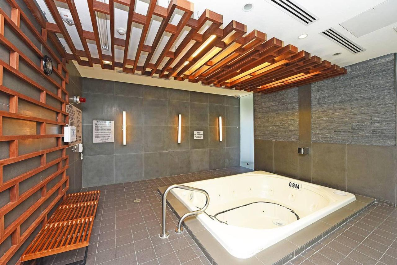 Bright Condo In The Heart Of Toronto Exterior foto
